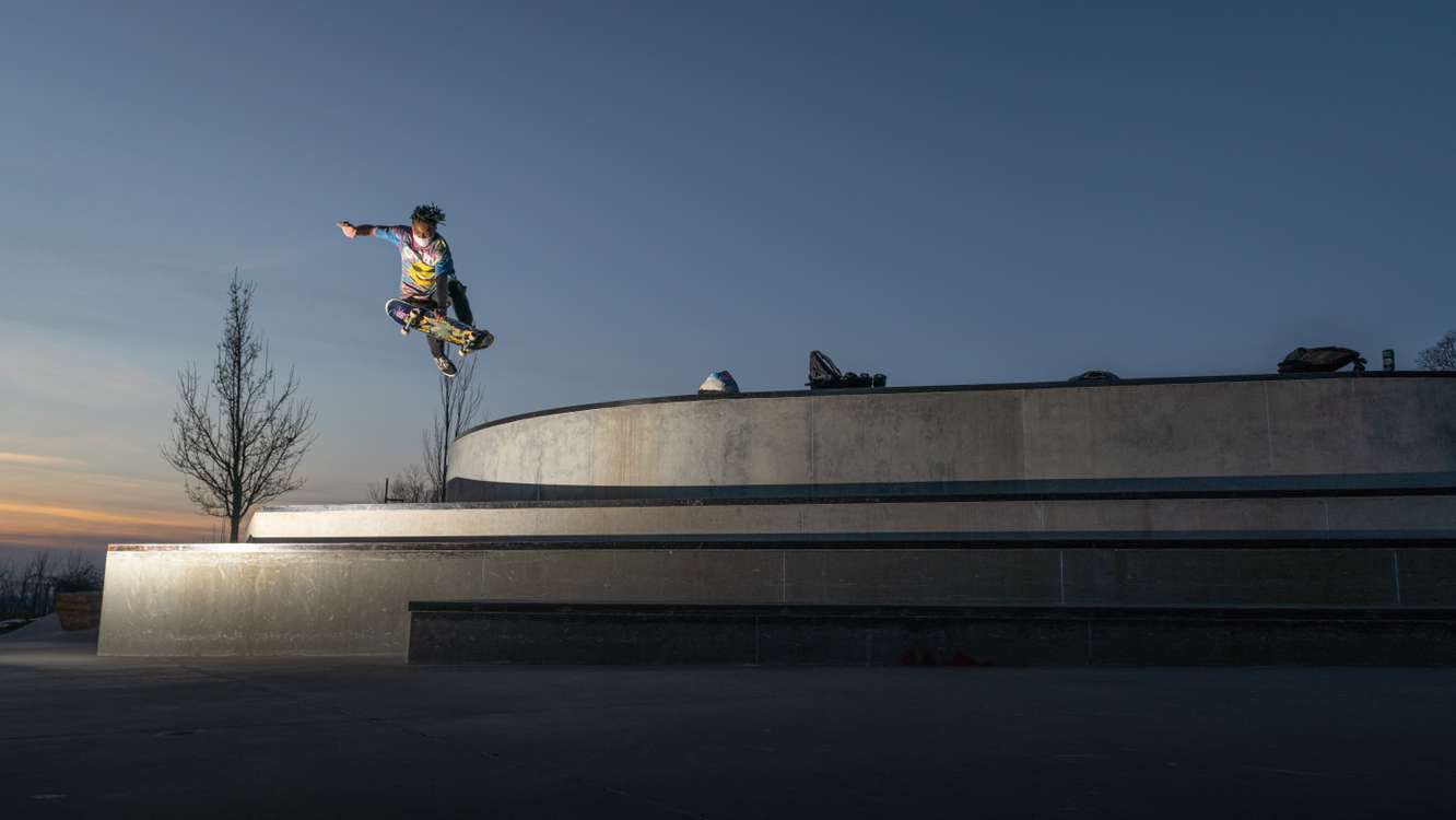 Discovery splash banner for r/Skateboarding Discord server