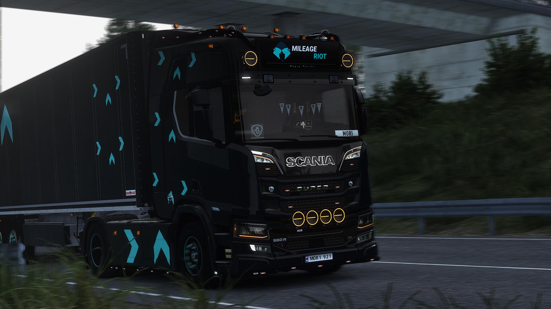 Discovery splash banner for Mileage Riot Discord server